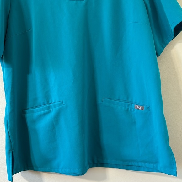 FIGS Scrub Casma Three-Pocket Scrub Top Teal Size Large - Picture 3 of 9